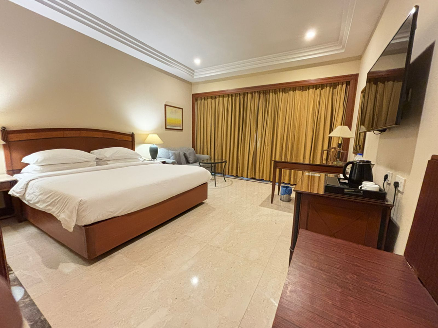 The Hans Hotel New Delhi,Connaught Place,4 star
